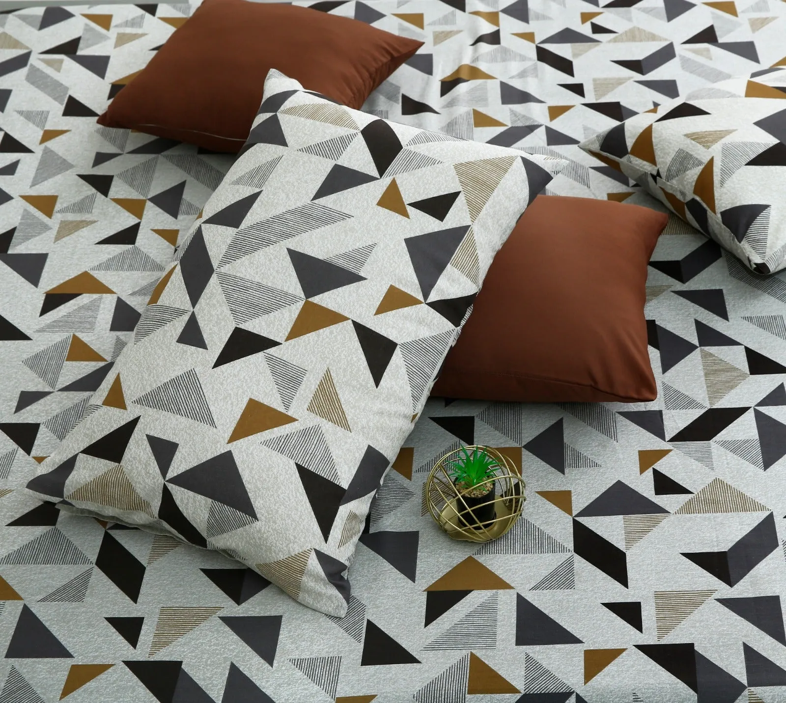 8 PCs Winter Comforter Set-Brown Triangle