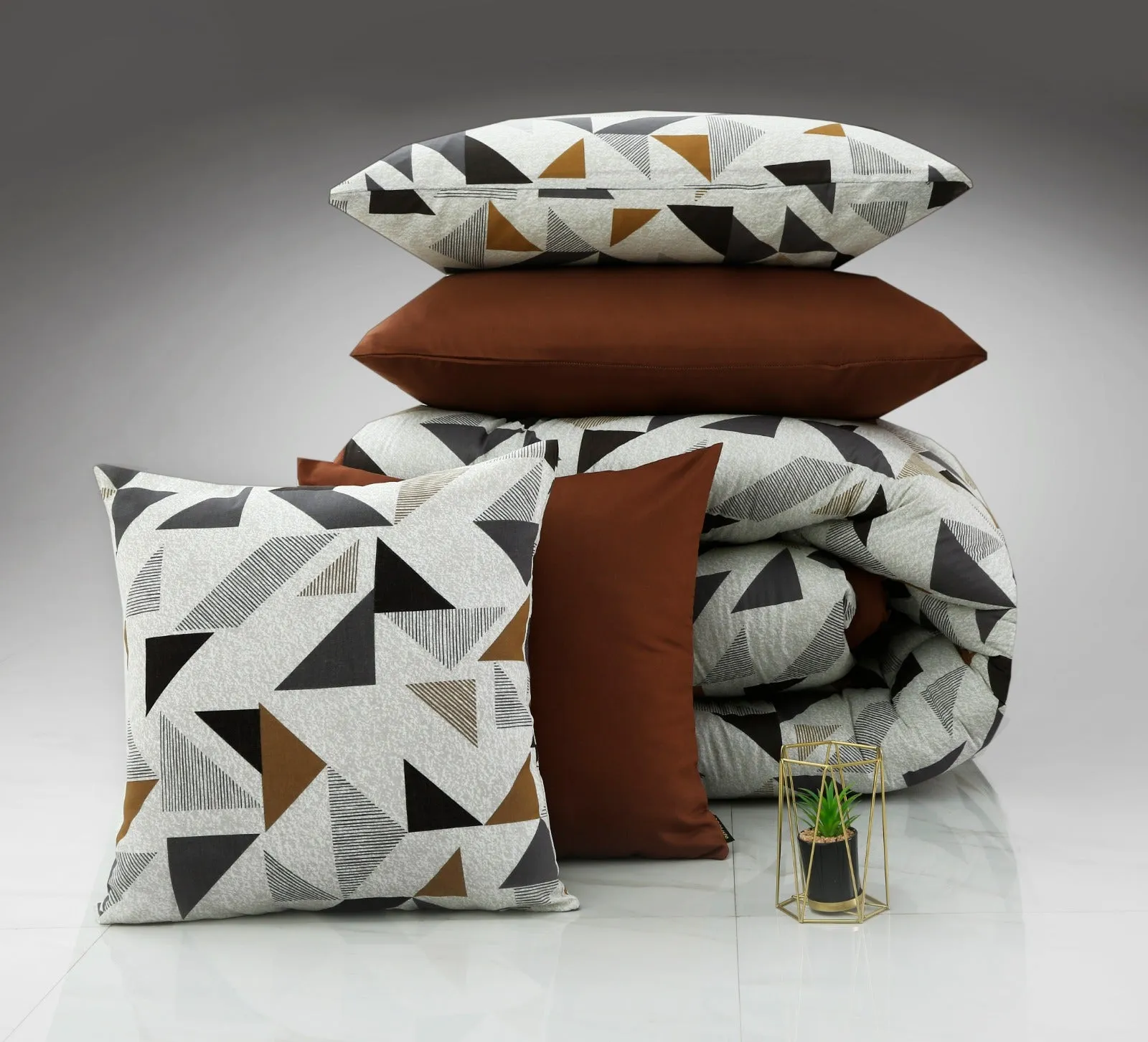 8 PCs Winter Comforter Set-Brown Triangle