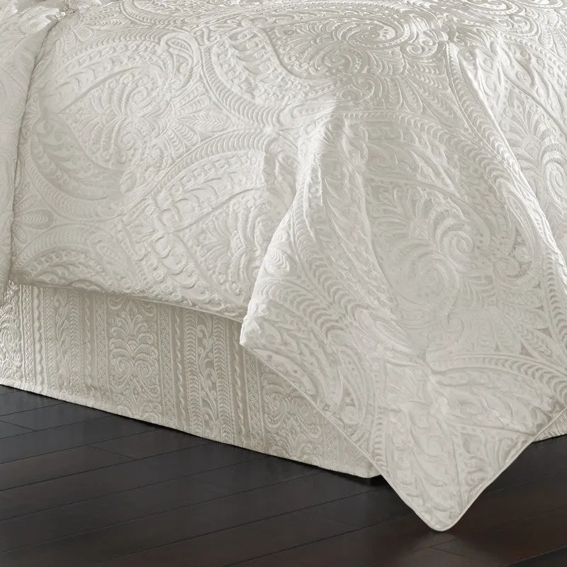 Bianco Comforter Set