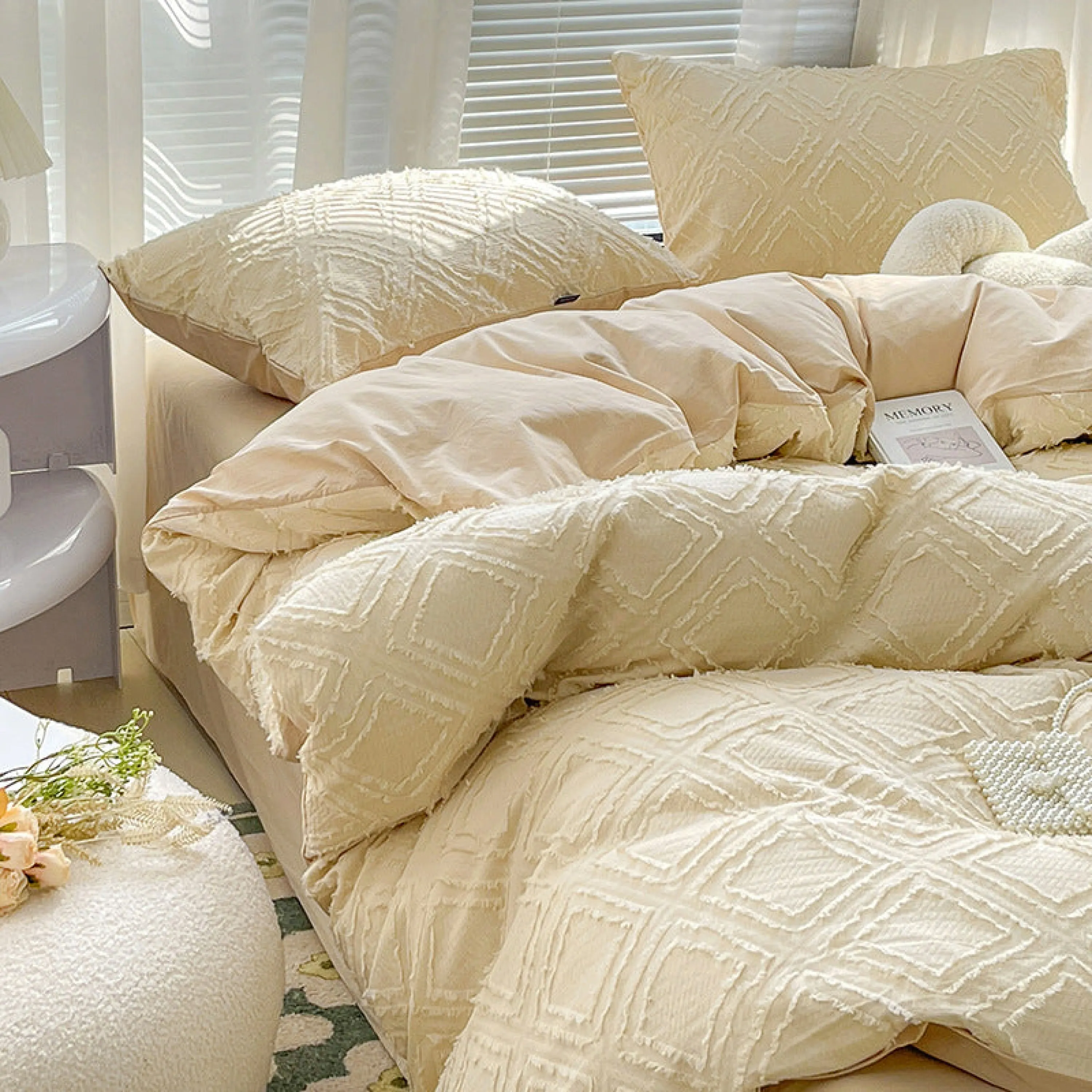 Boho Tufted Bedding Set / White