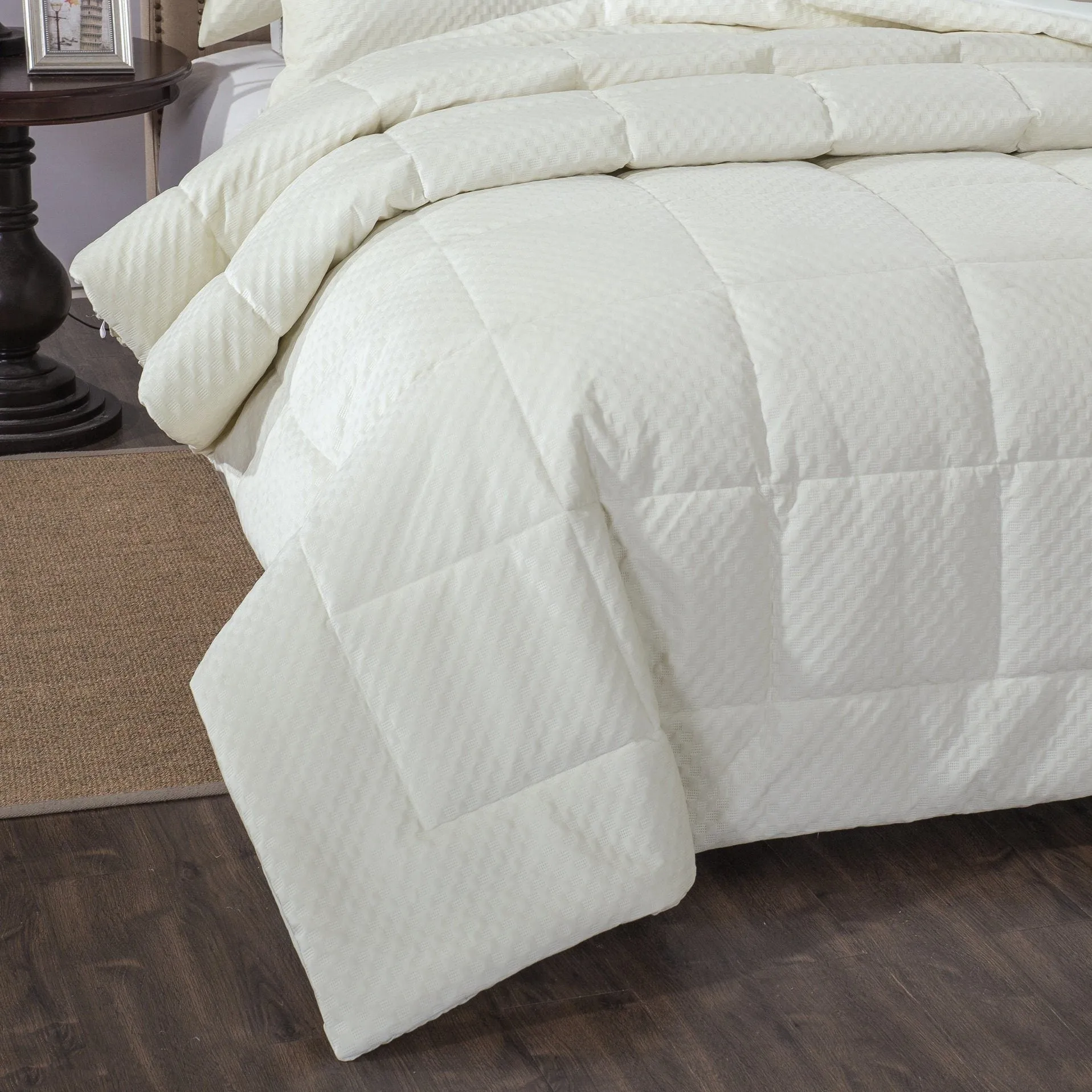 DaDa Bedding Dreamy Soft Velvet Ivory White Plush Velour Tufted Quilted Comforter Set (JHW861)