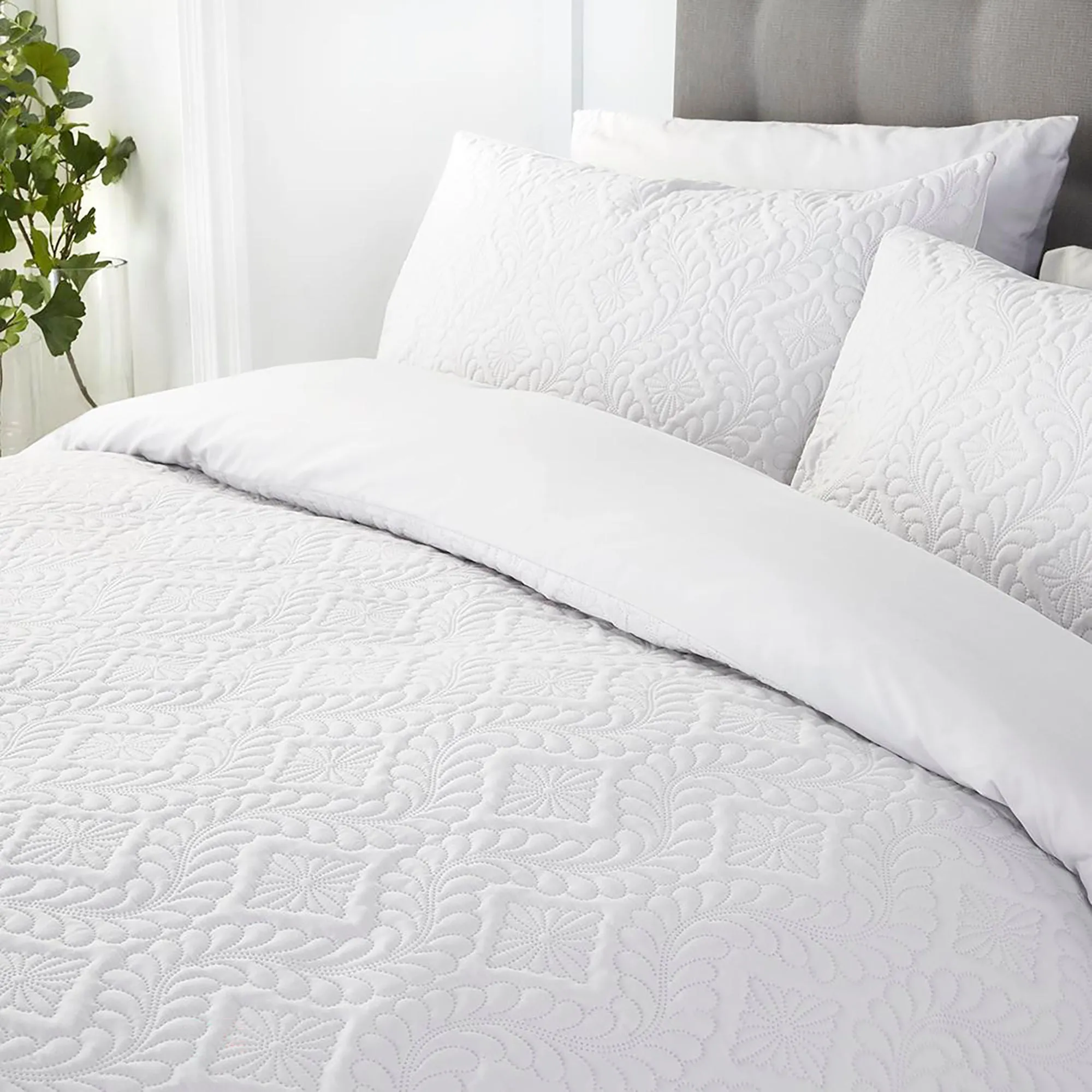 Gianna Duvet Cover Set by Serene in White