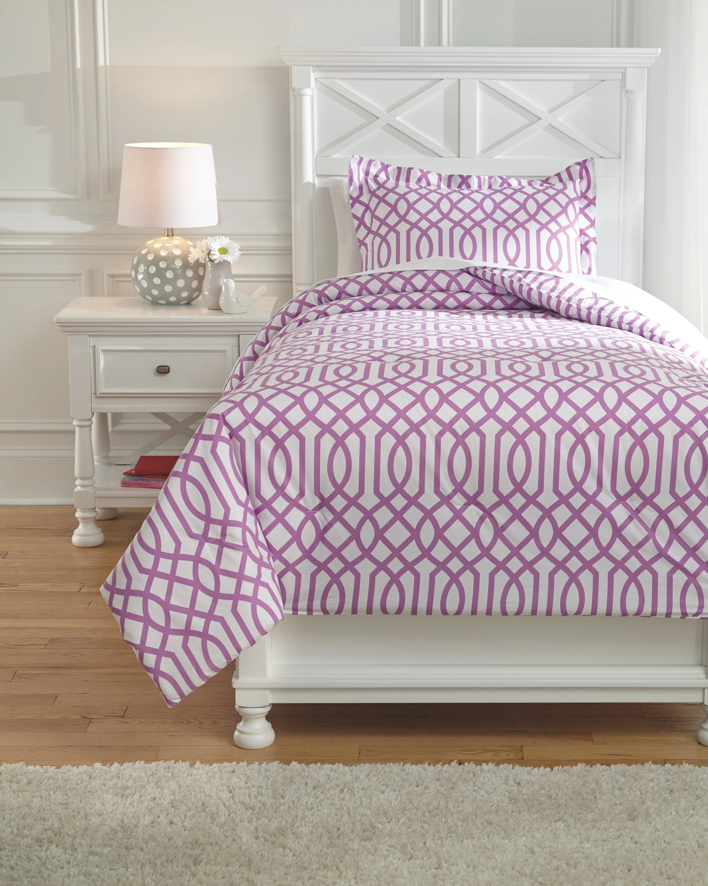 Loomis Signature Design by Ashley Comforter Set Twin