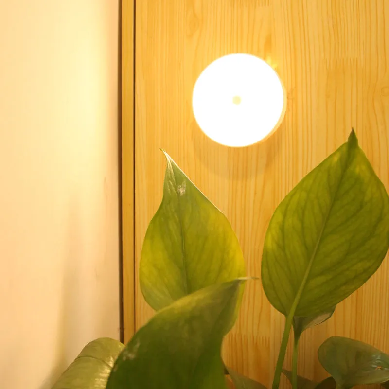 MOTION SENSOR RE-CHARGABLE LIGHT