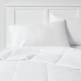 New - Full/Queen All Season Comforter Insert White - Room Essentials