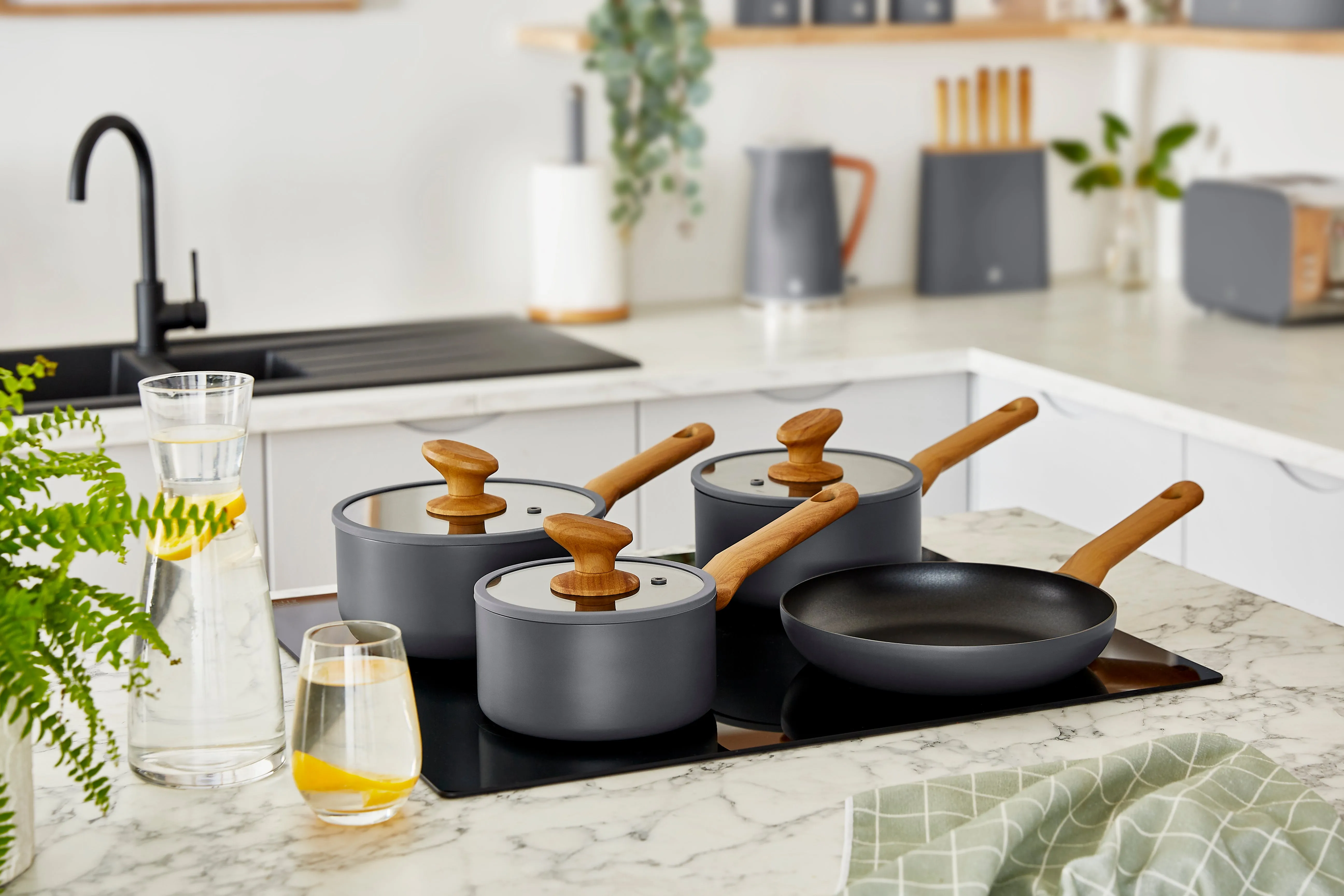 Nordic 4 Piece Pan Set