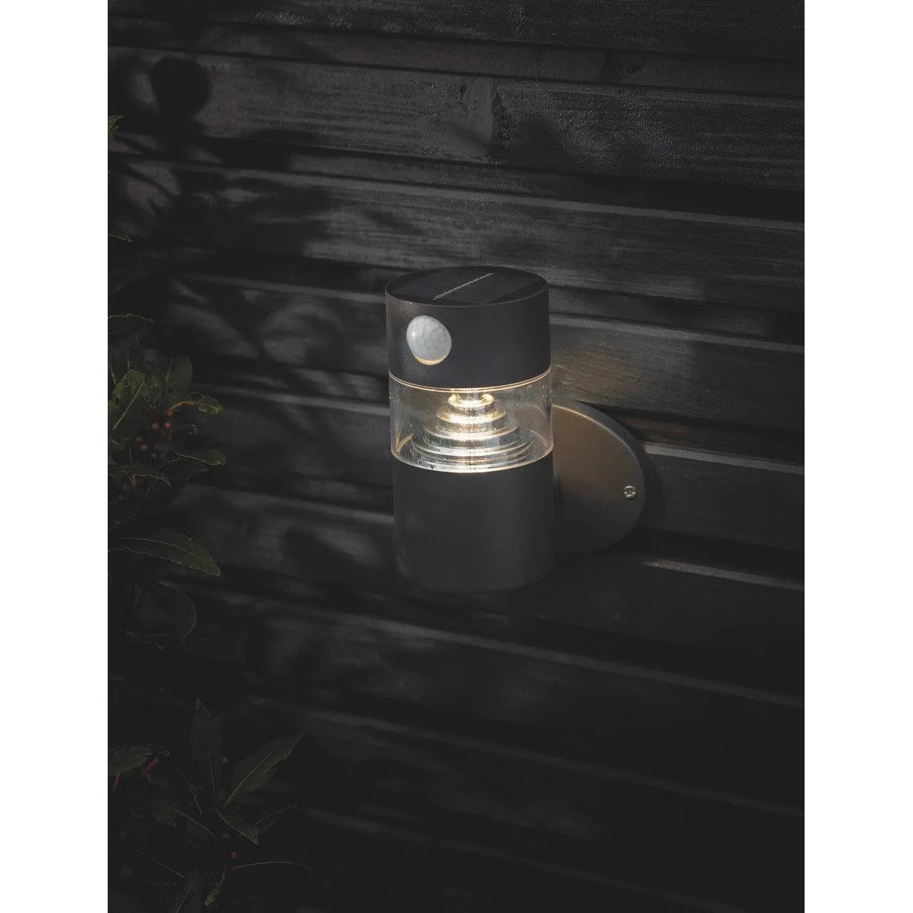 Putney Solar Wall Light | Black