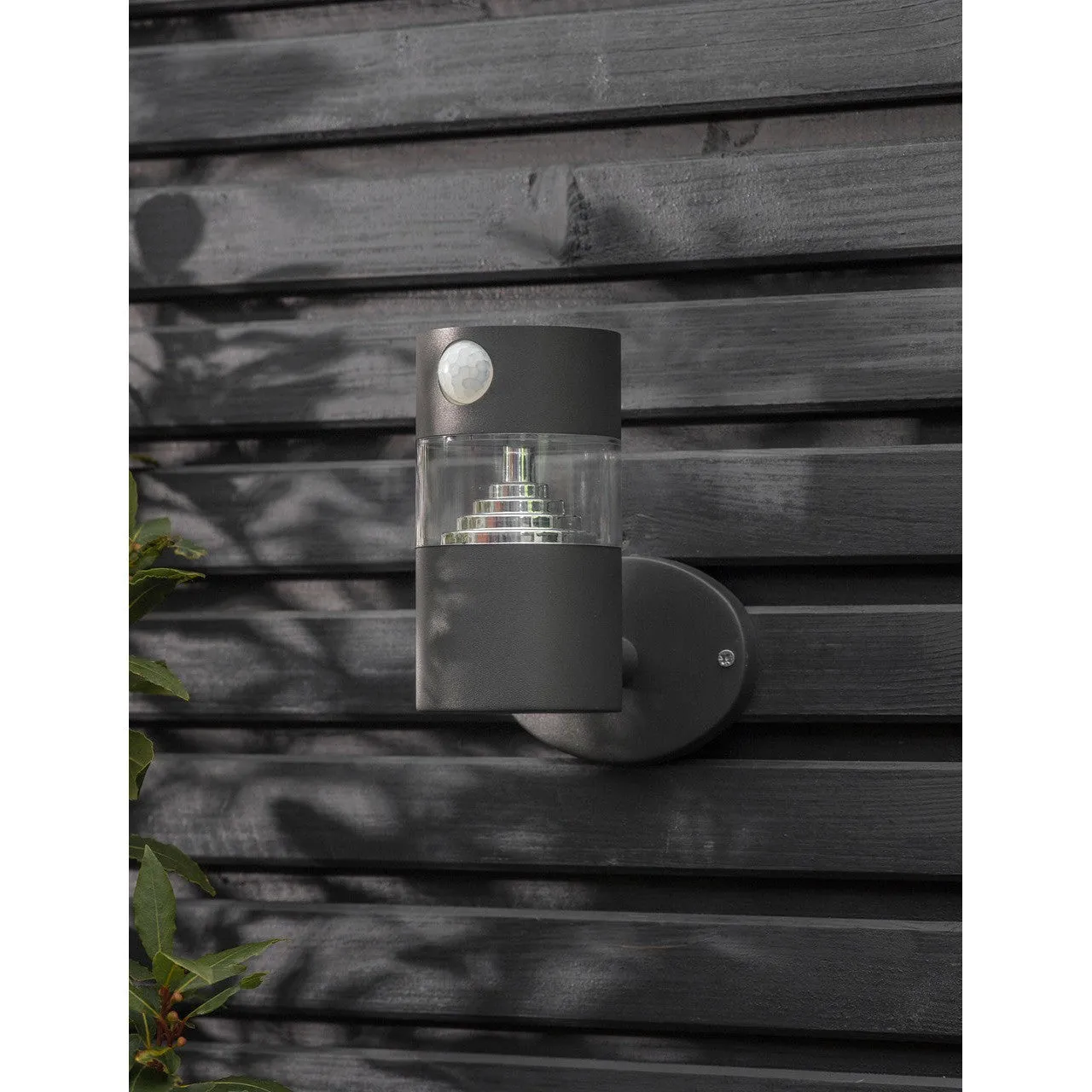 Putney Solar Wall Light | Black