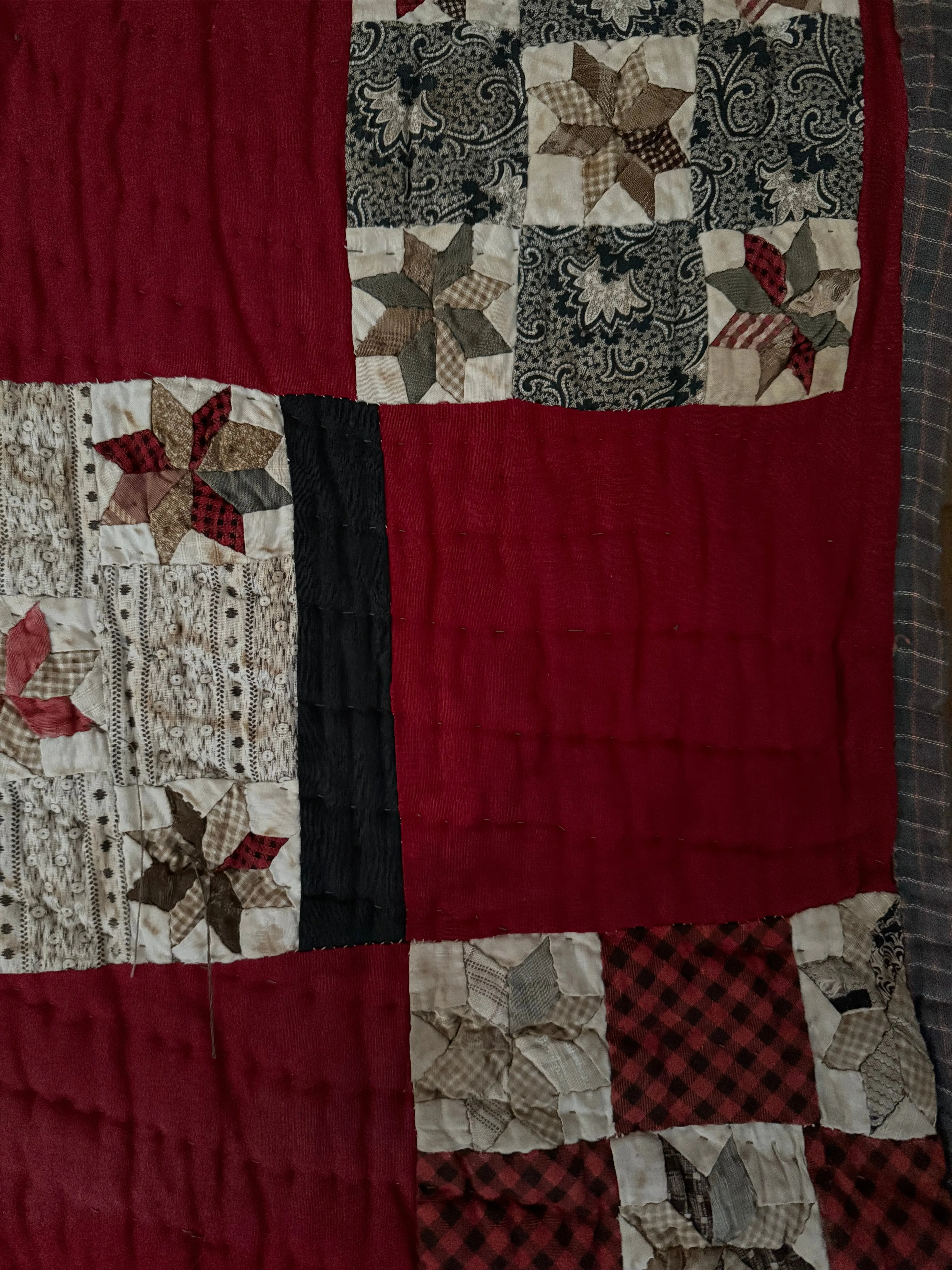 Vintage Handmade Quilt - Black   Red